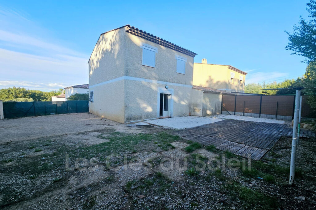 BRIGNOLES Maison de 90 m² environ type 5 sur 450 m² de terrain – 4 pièces – 3 chambres – 86.00 m²