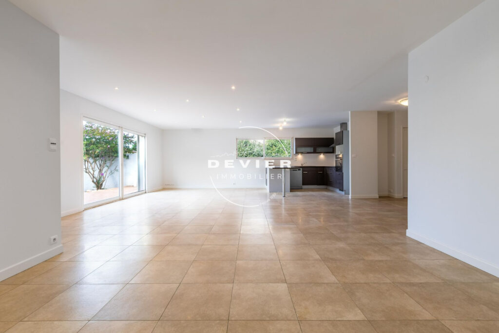 vente villa 5 Pièce(s) – 5 pièces – 4 chambres – 140.00 m²