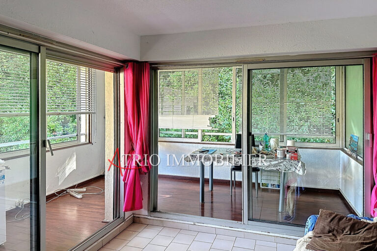 VIAGER occupé une tête, 70 ans, rente mensuels 350¤. Valeur du – 3 pièces – 2 chambres – 38.00 m²