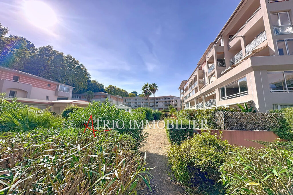 VIAGER occupé une tête, 70 ans, rente mensuels 350¤. Valeur du – 3 pièces – 2 chambres – 38.00 m²