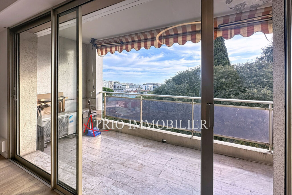 Dans une résidence sécurisé sur l&rsquo;avenue Bonaparte, 2 appartem – 4 pièces – 3 chambres – 100.00 m²