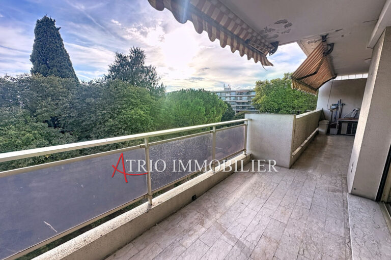 Dans une résidence sécurisé sur l’avenue Bonaparte, 2 appartem – 4 pièces – 3 chambres – 100.00 m²