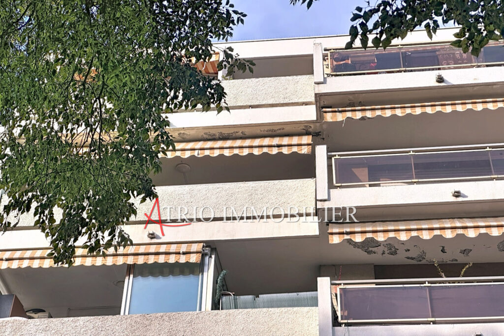 Dans une résidence sécurisé sur l&rsquo;avenue Bonaparte, 2 appartem – 4 pièces – 3 chambres – 100.00 m²