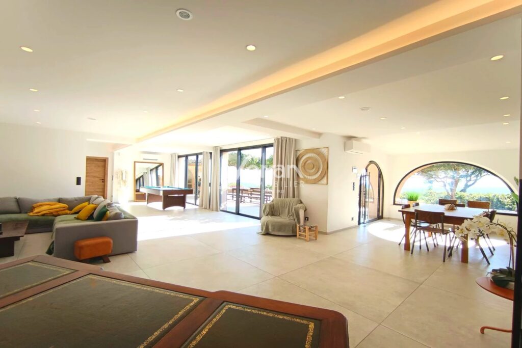 A vendre à Draguignan Deux villas totalisant 262m²hab, sur un  – 6 pièces – 5 chambres – 262.00 m²