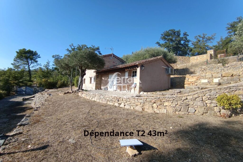 A vendre à Draguignan Deux villas totalisant 262m²hab, sur un  – 6 pièces – 5 chambres – 262.00 m²