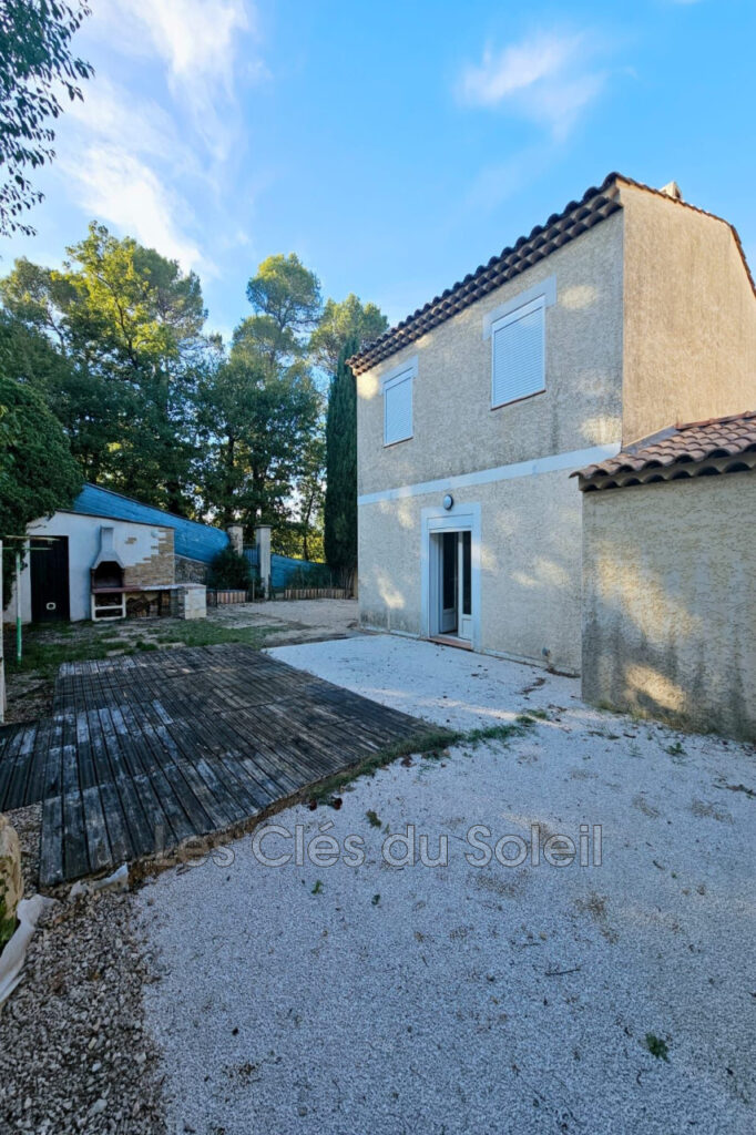 BRIGNOLES Maison de 90 m² environ type 5 sur 450 m² de terrain – 4 pièces – 3 chambres – 86.00 m²