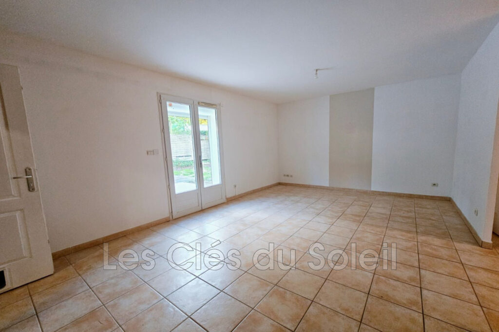BRIGNOLES Maison de 90 m² environ type 5 sur 450 m² de terrain – 4 pièces – 3 chambres – 86.00 m²