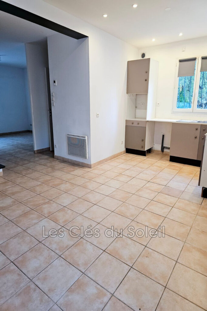 BRIGNOLES Maison de 90 m² environ type 5 sur 450 m² de terrain – 4 pièces – 3 chambres – 86.00 m²