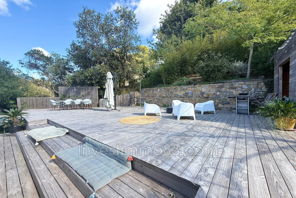 Dans un cadre verdoyant, sur les hauteurs de LA-VALETTE-DU-VAR – 5 pièces – 4 chambres – 125.00 m²