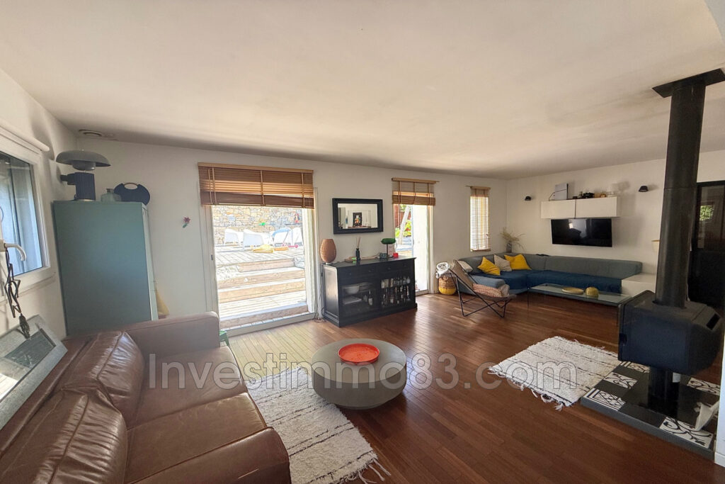 Dans un cadre verdoyant, sur les hauteurs de LA-VALETTE-DU-VAR – 5 pièces – 4 chambres – 125.00 m²