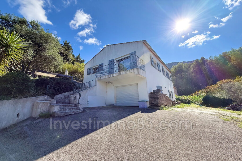 Dans un cadre verdoyant, sur les hauteurs de LA-VALETTE-DU-VAR – 5 pièces – 4 chambres – 125.00 m²