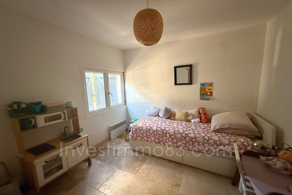 Dans un cadre verdoyant, sur les hauteurs de LA-VALETTE-DU-VAR – 5 pièces – 4 chambres – 125.00 m²