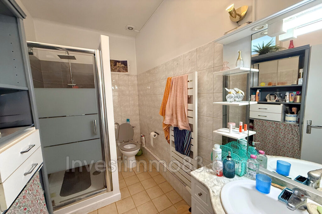 Au c½ur de TRETS, proche de toutes les commodités. Bel apparte – 3 pièces – 2 chambres – 70.00 m²