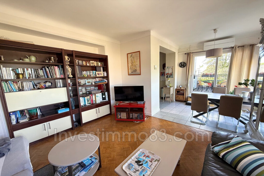 Au c½ur de TRETS, proche de toutes les commodités. Bel apparte – 3 pièces – 2 chambres – 70.00 m²