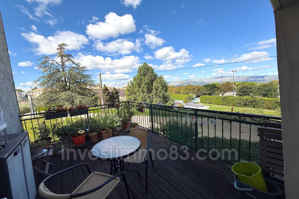 Au c½ur de TRETS, proche de toutes les commodités. Bel apparte – 3 pièces – 2 chambres – 70.00 m²