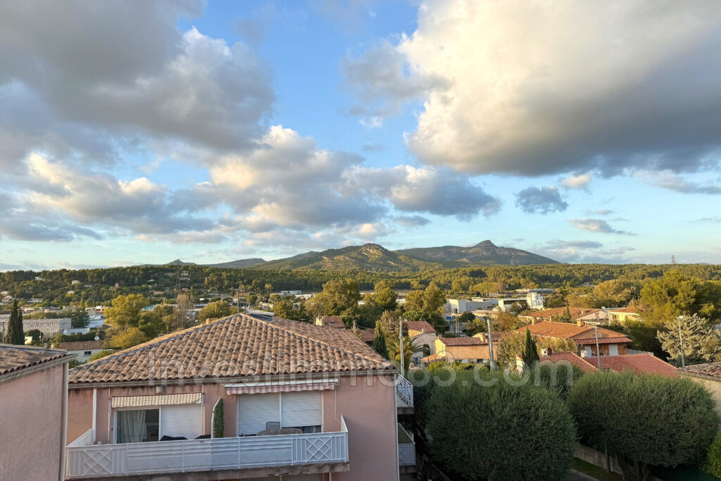 Au c½ur de LA-PENNE-SUR-HUVEAUNE, proche de toutes les commodi – 3 pièces – 2 chambres – 67.51 m²