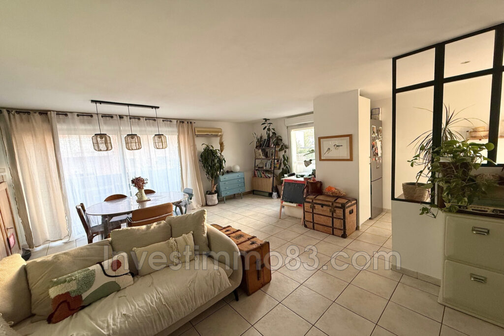 Au c½ur de LA-PENNE-SUR-HUVEAUNE, proche de toutes les commodi – 3 pièces – 2 chambres – 67.51 m²