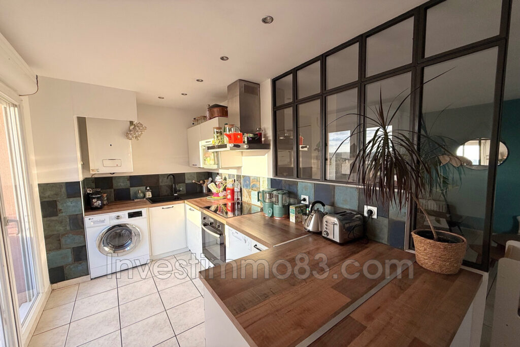 Au c½ur de LA-PENNE-SUR-HUVEAUNE, proche de toutes les commodi – 3 pièces – 2 chambres – 67.51 m²