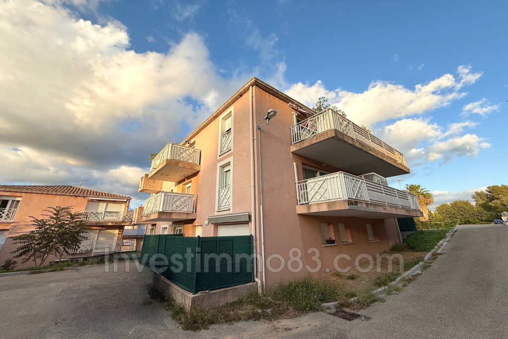 Au c½ur de LA-PENNE-SUR-HUVEAUNE, proche de toutes les commodi – 3 pièces – 2 chambres – 67.51 m²