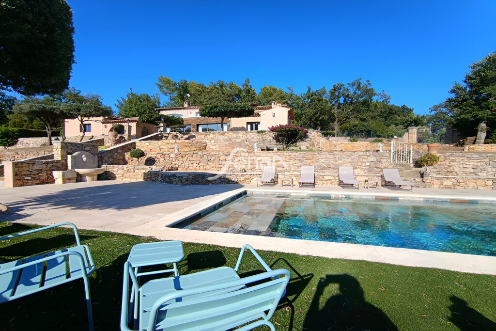 A vendre à Draguignan Deux villas totalisant 262m²hab, sur un  – 6 pièces – 5 chambres – 262.00 m²