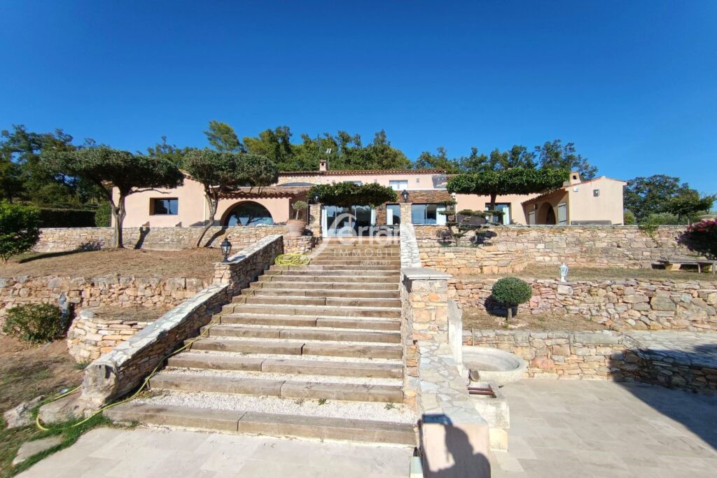 A vendre à Draguignan Deux villas totalisant 262m²hab, sur un  – 6 pièces – 5 chambres – 262.00 m²