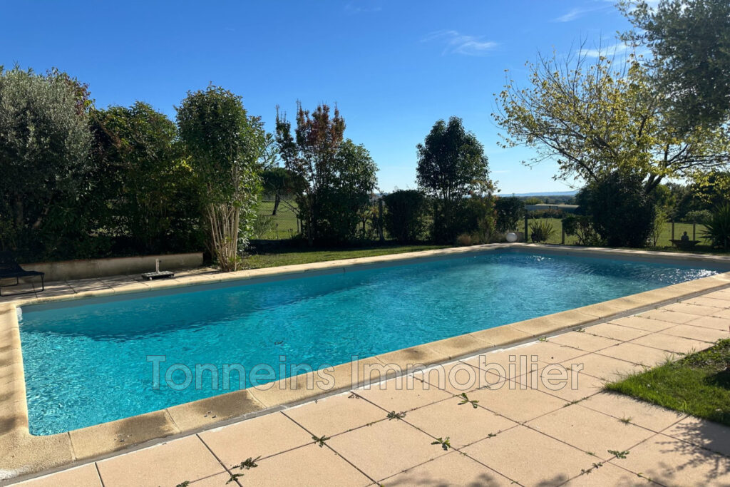 Maison 144 m2 avec piscine et grand terrain  Calme absolu à T – 5 pièces – 3 chambres – 144.00 m²