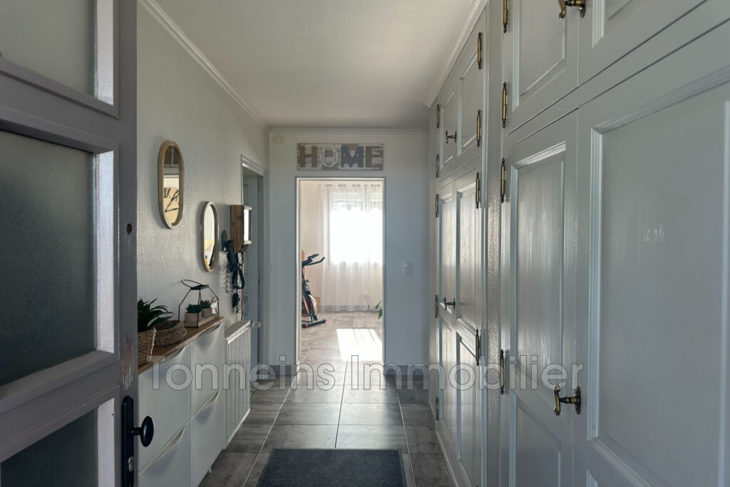 Maison 144 m2 avec piscine et grand terrain  Calme absolu à T – 5 pièces – 3 chambres – 144.00 m²