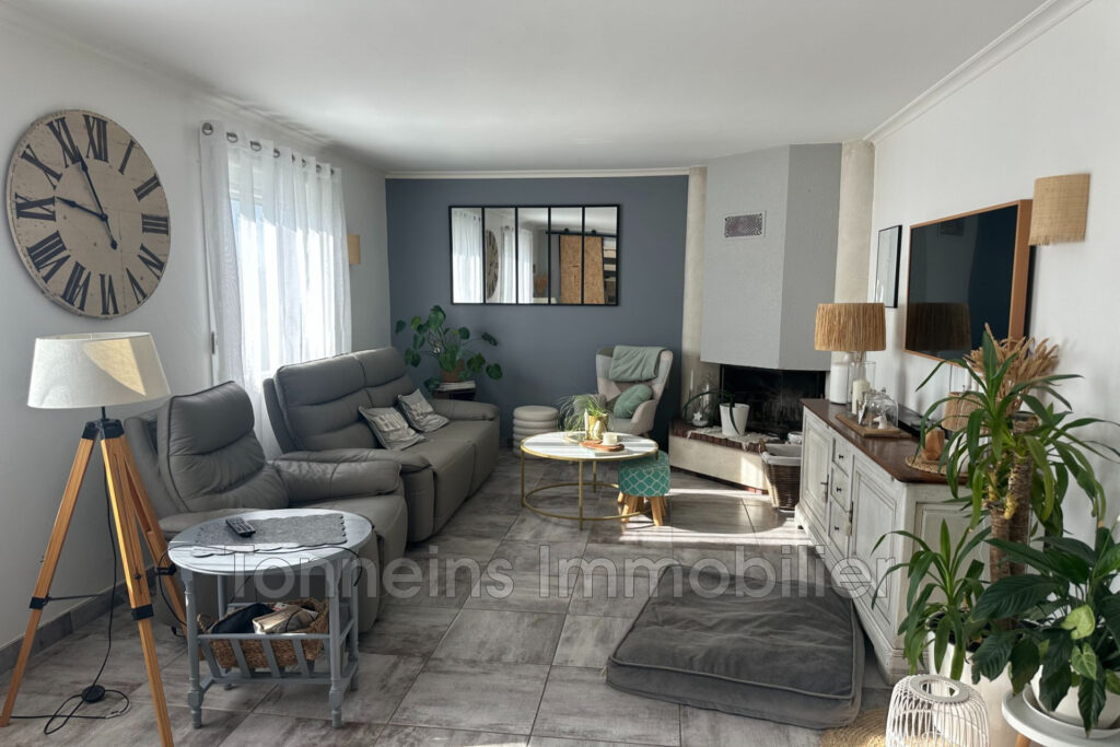 Maison 144 m2 avec piscine et grand terrain  Calme absolu à T – 5 pièces – 3 chambres – 144.00 m²