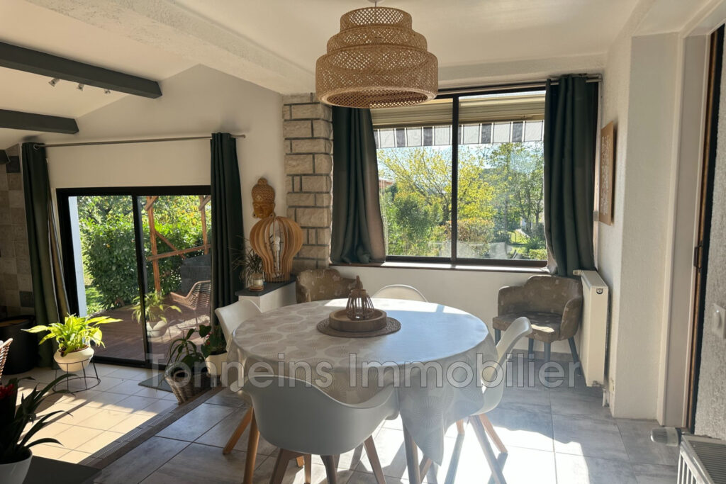 Maison 144 m2 avec piscine et grand terrain  Calme absolu à T – 5 pièces – 3 chambres – 144.00 m²