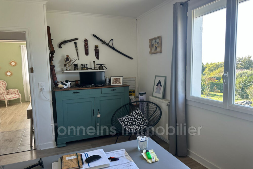 Maison 144 m2 avec piscine et grand terrain  Calme absolu à T – 5 pièces – 3 chambres – 144.00 m²