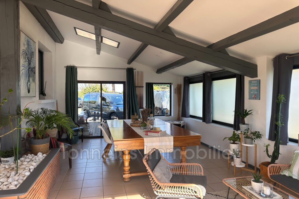 Maison 144 m2 avec piscine et grand terrain  Calme absolu à T – 5 pièces – 3 chambres – 144.00 m²