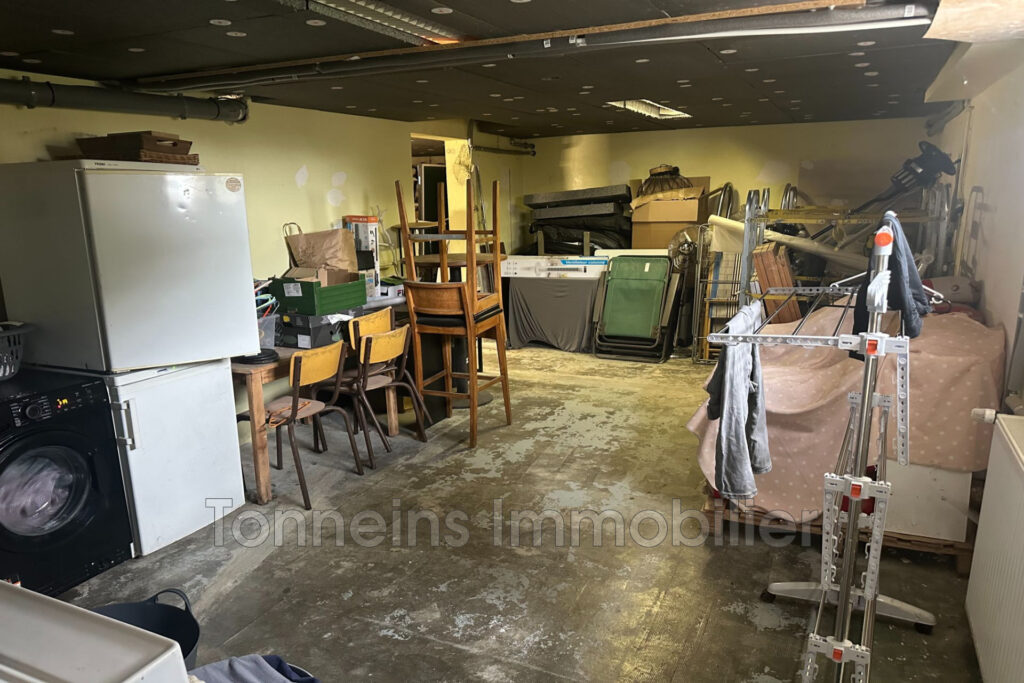 Maison 144 m2 avec piscine et grand terrain  Calme absolu à T – 5 pièces – 3 chambres – 144.00 m²