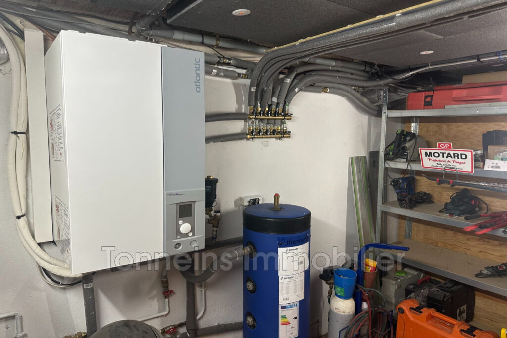 Maison 144 m2 avec piscine et grand terrain  Calme absolu à T – 5 pièces – 3 chambres – 144.00 m²