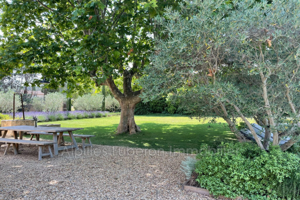 location saisonnière mas 6 Pièce(s) – 6 pièces – 4 chambres – 180.00 m²