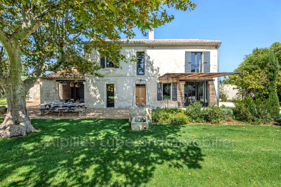 Maison à louer à Saint-Étienne-du-Grès