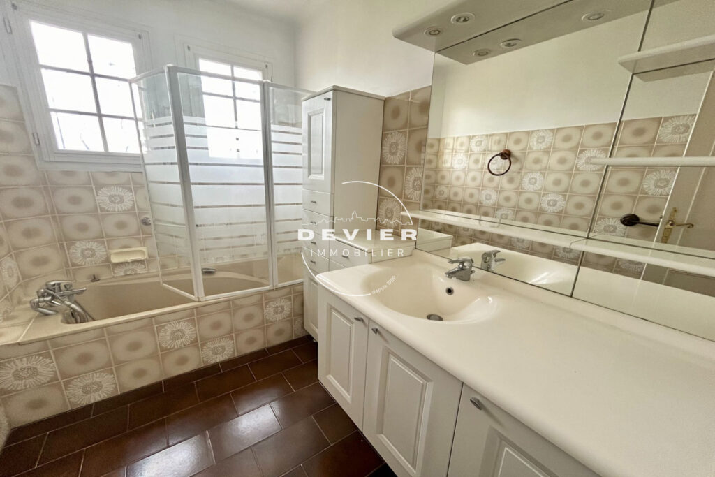 vente villa 6 Pièce(s) – 6 pièces – 4 chambres – 143.00 m²