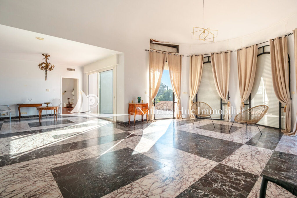 vente demeure de prestige – NR pièces – 5 chambres – 270.00 m²