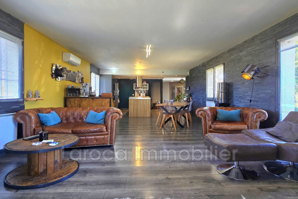 Vente villa à Laroque des Albères – 4 pièces – 3 chambres – 154.00 m²