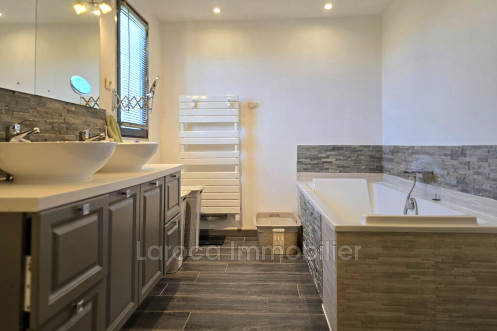Vente villa à Laroque des Albères – 4 pièces – 3 chambres – 154.00 m²