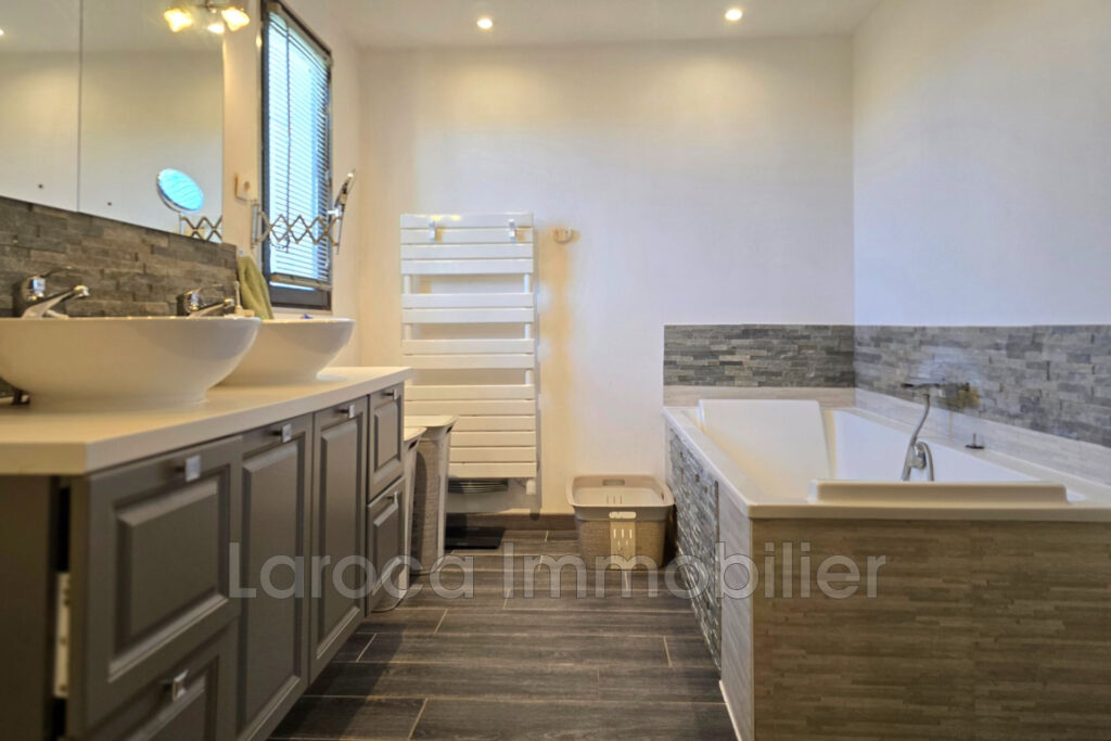 Vente villa à Laroque des Albères – 4 pièces – 3 chambres – 154.00 m²