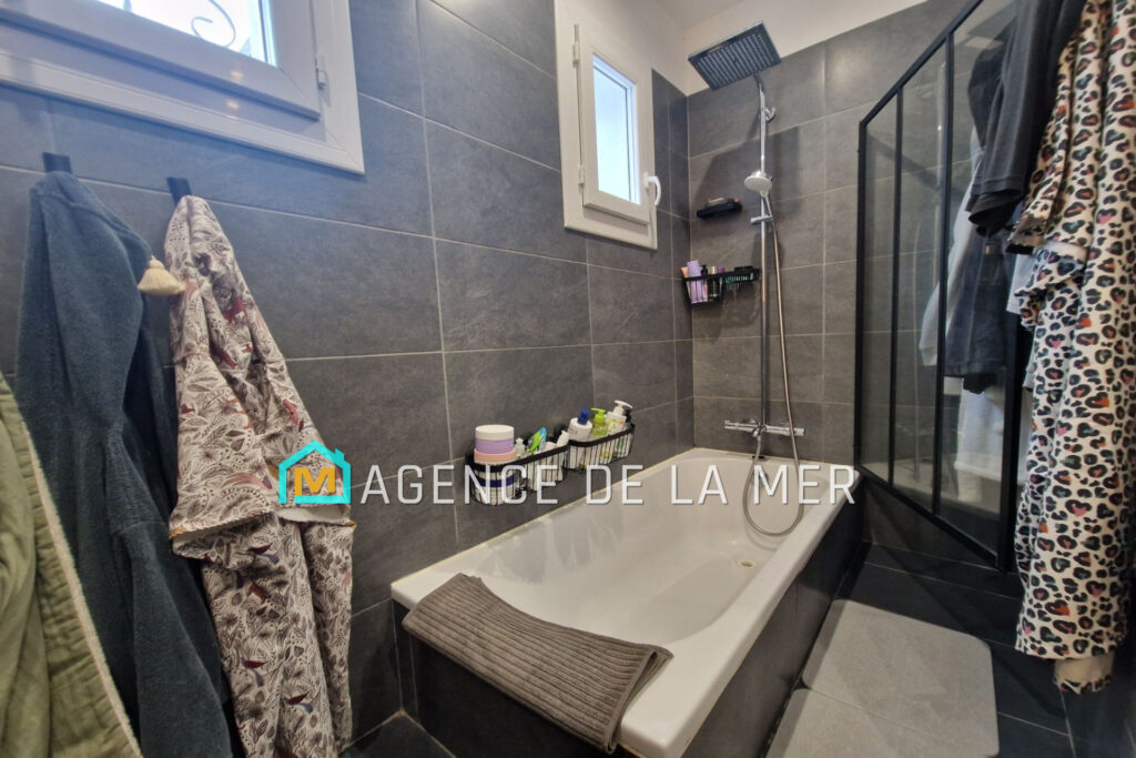 vente maison contemporaine 5 Pièce(s) – 5 pièces – 4 chambres – 130.00 m²