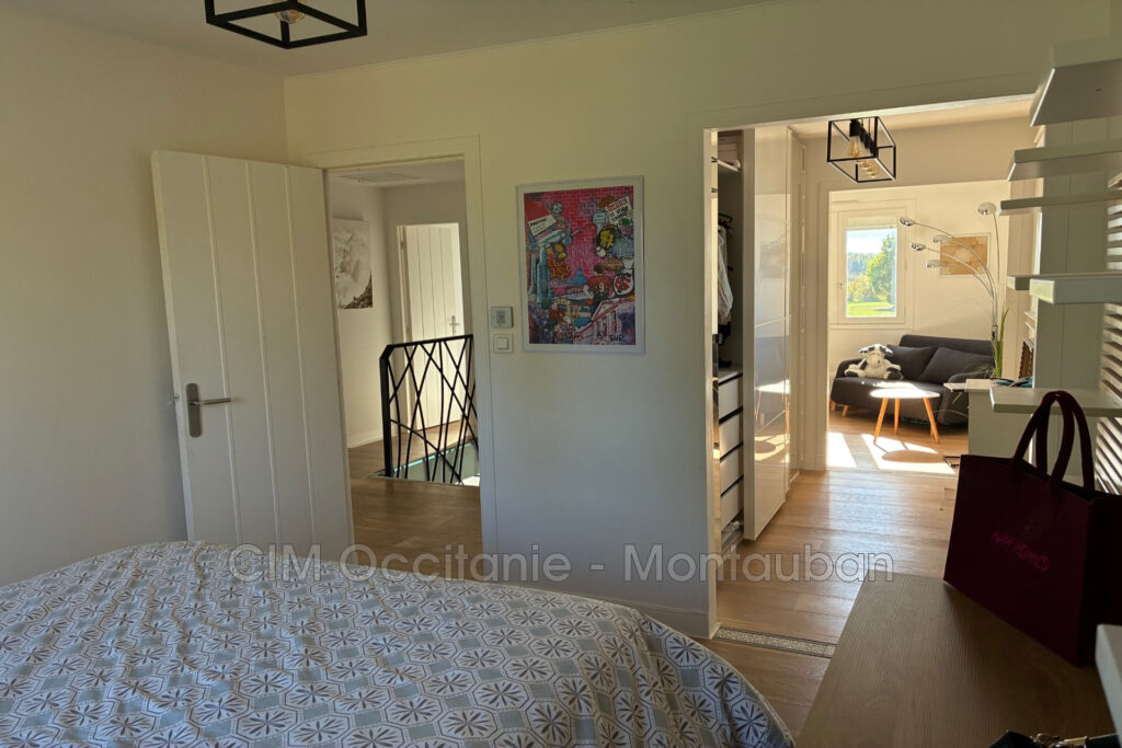 vente maison – NR pièces – 4 chambres – 220.00 m²