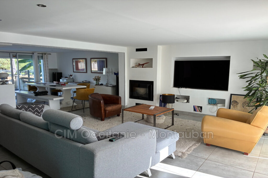 vente maison – NR pièces – 4 chambres – 220.00 m²