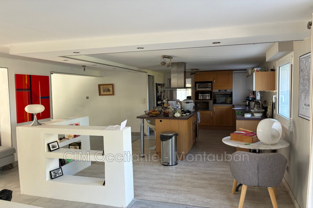vente maison – NR pièces – 4 chambres – 220.00 m²