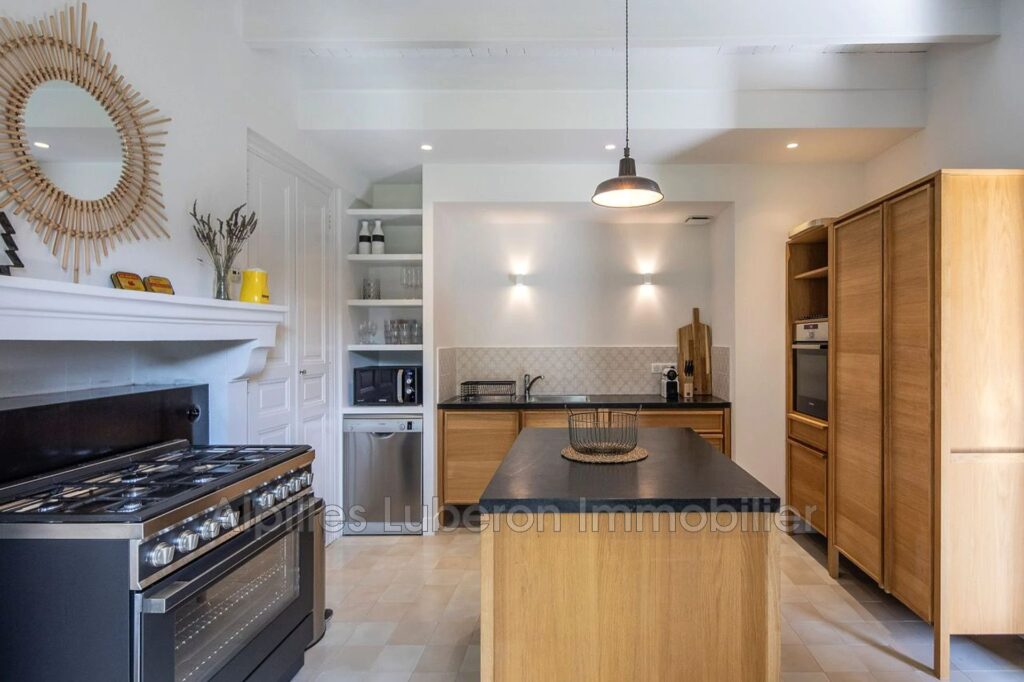 location saisonnière mas 6 Pièce(s) – 6 pièces – 4 chambres – 180.00 m²