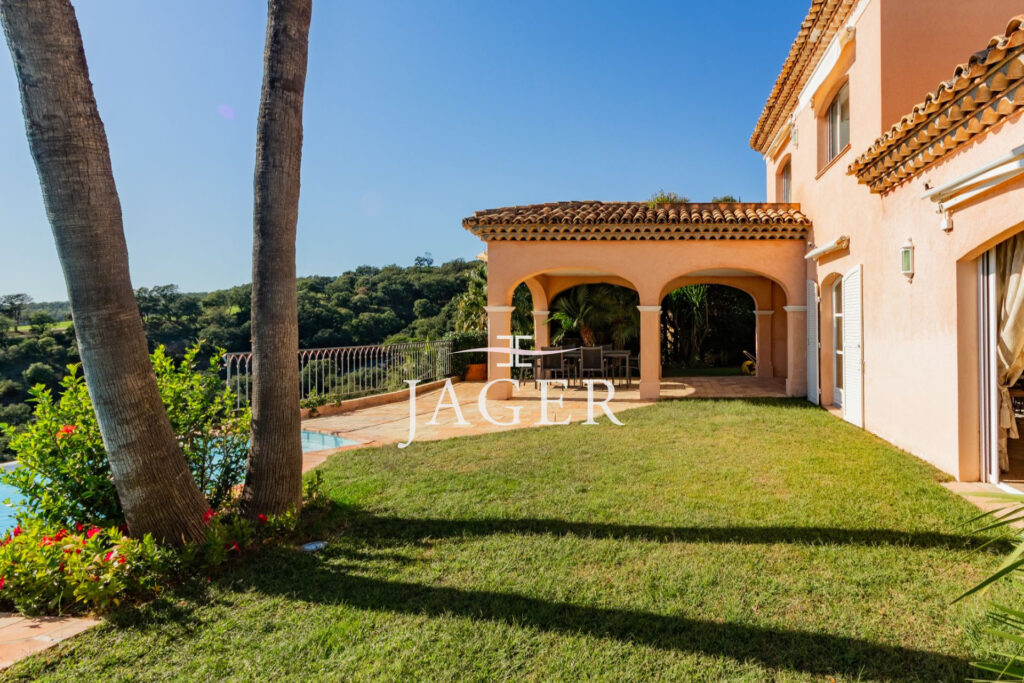 Propriété provençale avec vue mer  – 5 pièces – 4 chambres – 200.00 m²