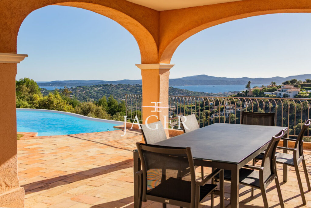 Propriété provençale avec vue mer  – 5 pièces – 4 chambres – 200.00 m²