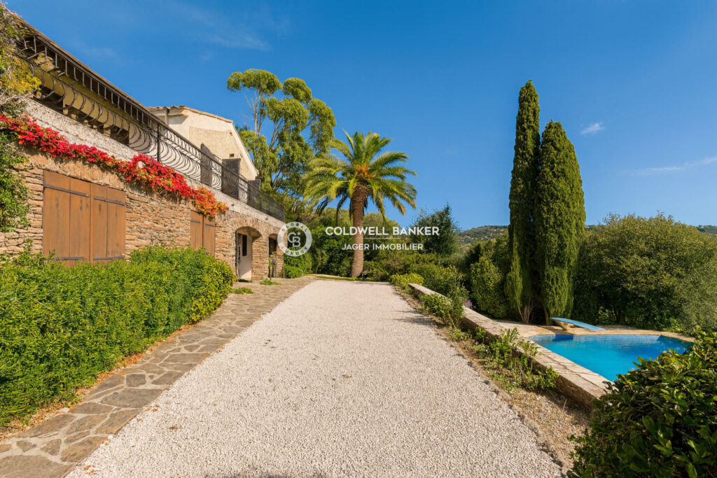 vente maison 7 Pièce(s) – 7 pièces – 6 chambres – 230.00 m²