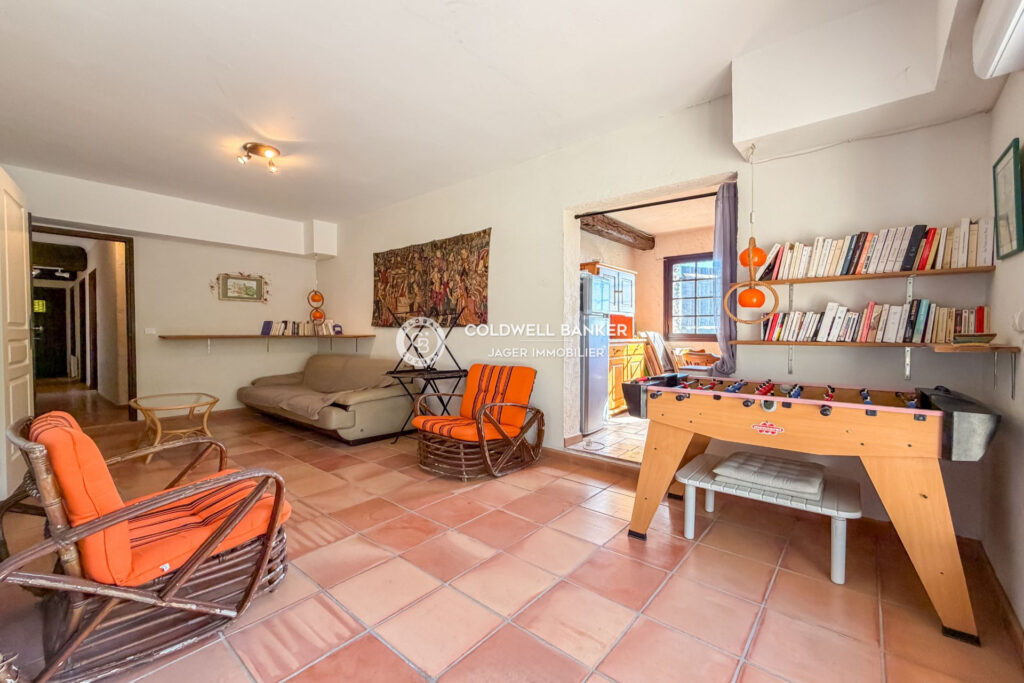 vente maison 7 Pièce(s) – 7 pièces – 6 chambres – 230.00 m²