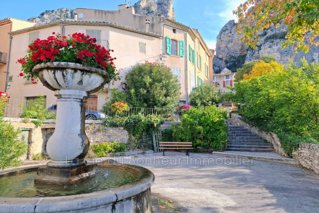 vente maison de village 13 Pièce(s) – 13 pièces – 7 chambres – 350.00 m²